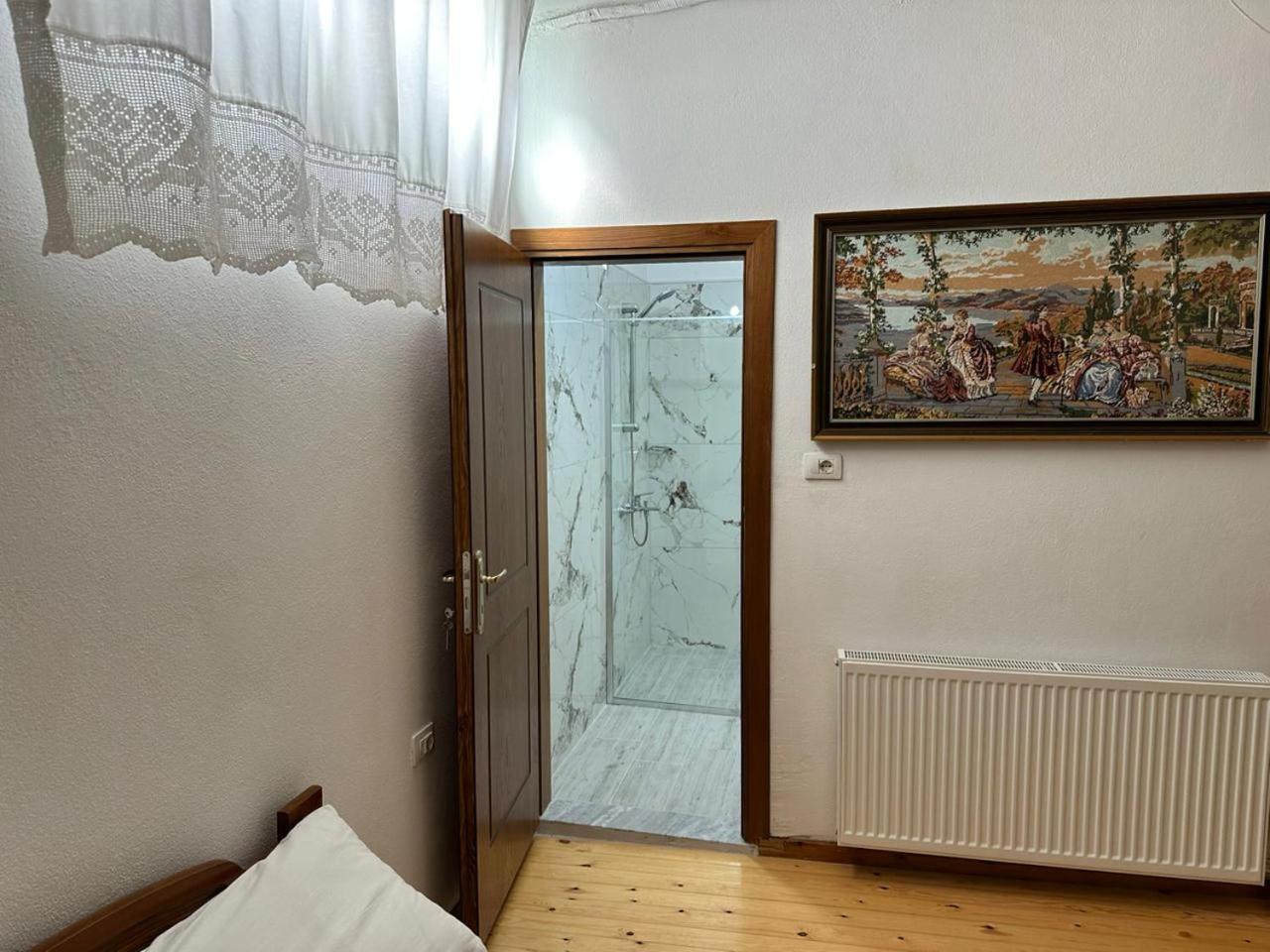 Guest House Memushi Gjirokastër Eksteriør billede
