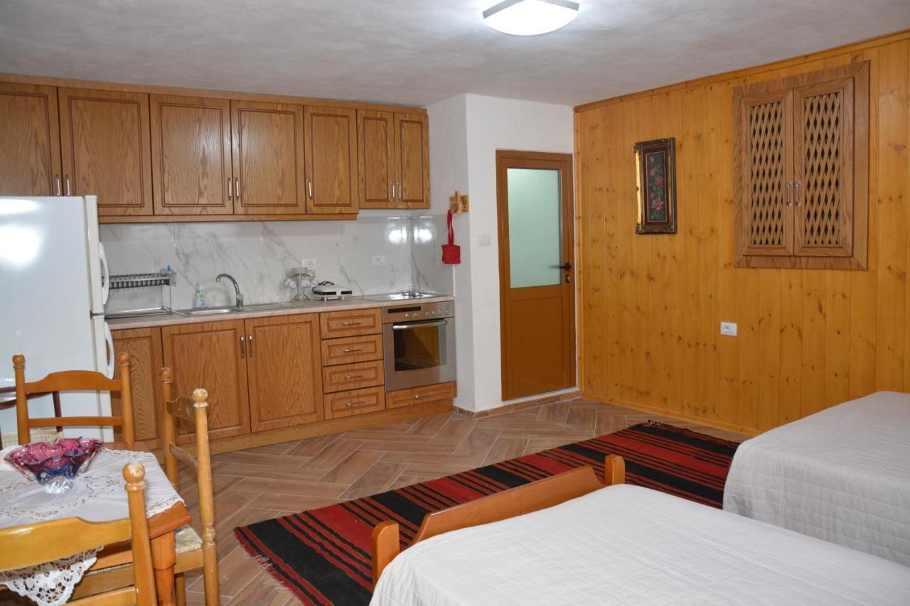 Guest House Memushi Gjirokastër Eksteriør billede